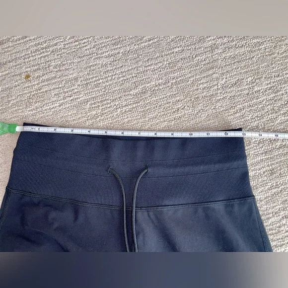 Vuori Women's Black Joggers - Picture 4 of 6